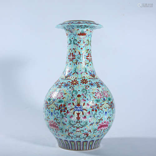 Qing Dynasty Jiaqing pastel twisted lotus bottle