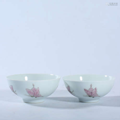 A pair of pink butterfly bowls in Qianlong of Qing Dynasty