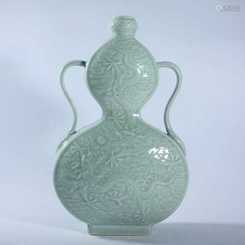 Qing Dynasty Qianlong green glazed gourd bottle with dragon ...