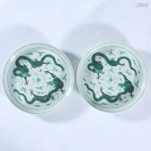 A pair of green dragon plates in Yongzheng of Qing Dynasty