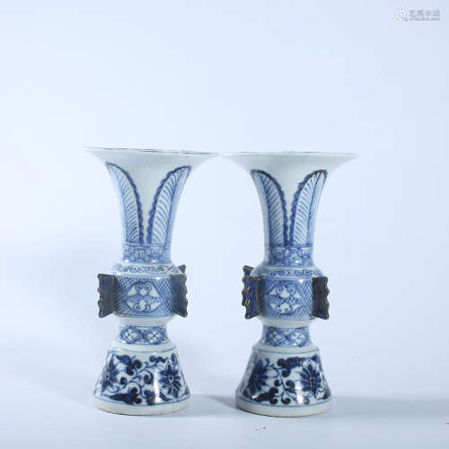 A pair of blue and white flower goblets in the Qing Dynasty