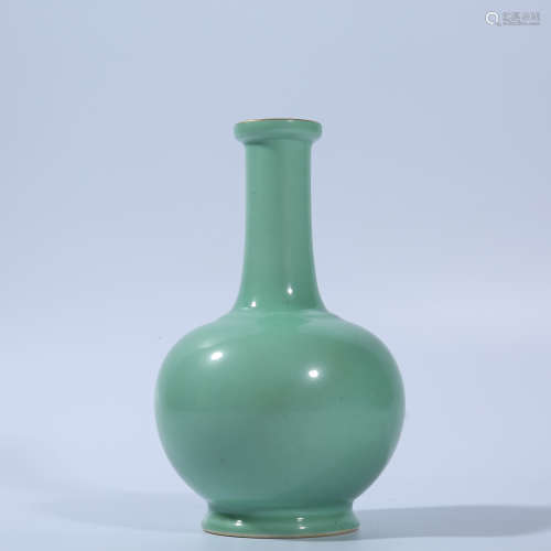 Qing Dynasty Qianlong green glazed bottle