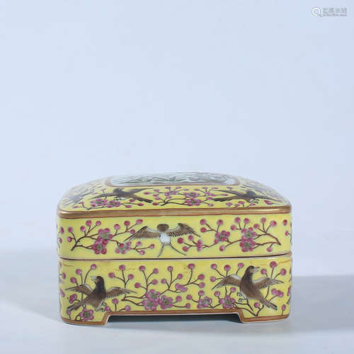 Qing Dynasty Qianlong pink flower and bird pattern cover box