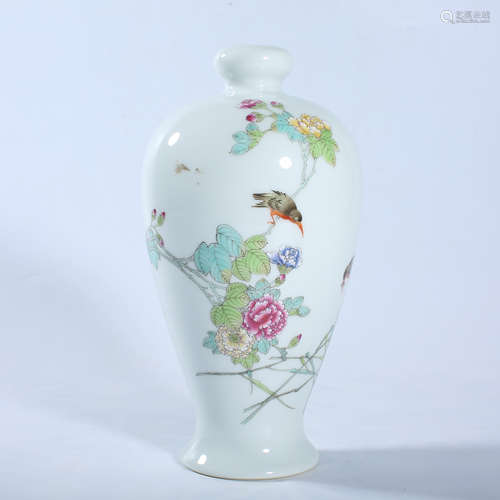 Qing Dynasty Qianlong pastel flower and bird pattern bottle