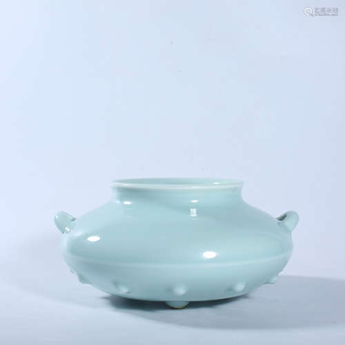 Qing Dynasty Qianlong green glaze three foot washing son