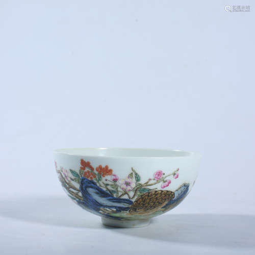 Yongzheng pink flower and bird bowl in Qing Dynasty