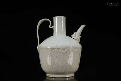 White-Glazed Interlocking Flowers Ewer