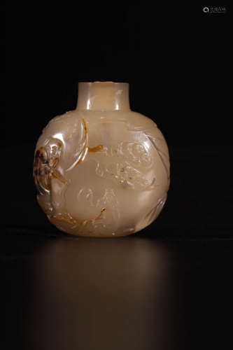 snuff bottle carved with agate