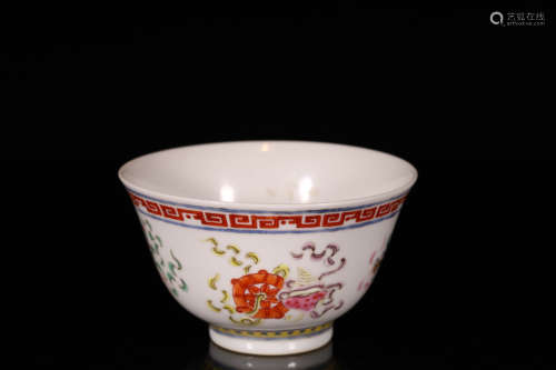 Famille rose bowl with eight patterns