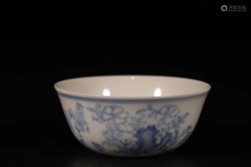 Blue and white chicken bowl cup