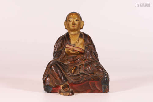 Master Buddha was painted on the clay