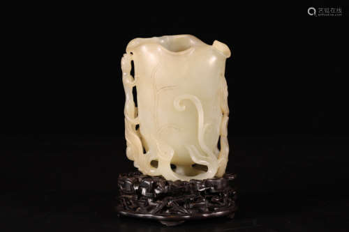 White jade dragon lotus cup