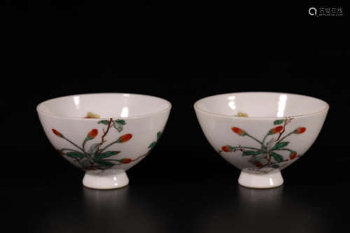 A pair of colorful flower heart cups