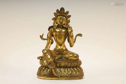 A Gilt Bronze Guanyin Statue