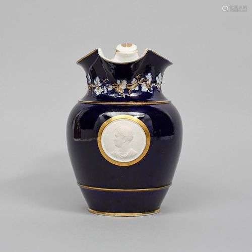 GEORGE IV Une grande cruche Coalport, vers 1821, avec sous l...