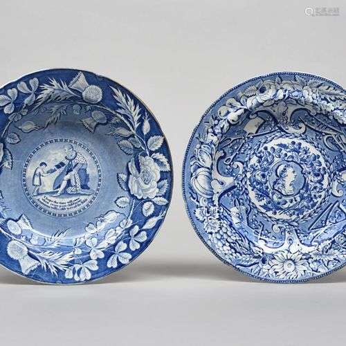 GEORGE III Deux assiettes à soupe en porcelaine bleue et bla...