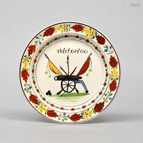 1815 WATERLOO Une rare assiette en faïence crème, c.1815, br...