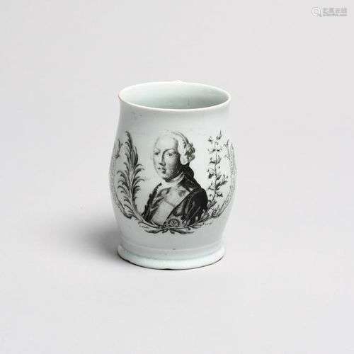 1760 ACCESSION DE GEORGE III Une tasse rare de Longton Hall,...