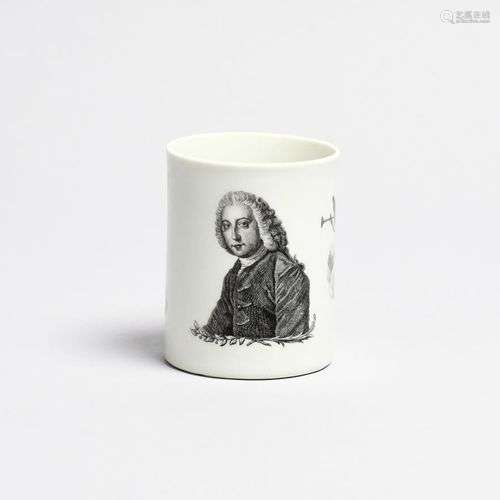 WILLIAM PITT (L'AÎNÉ) Une bonne tasse cylindrique en porcela...