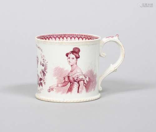 1838 CORONATION DE LA REINE VICTORIA Tasse en céramique perl...