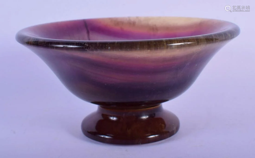 A CONTEMPORARY BLUEJOHN STYLE PEDESTAL BOWL. 14 cm