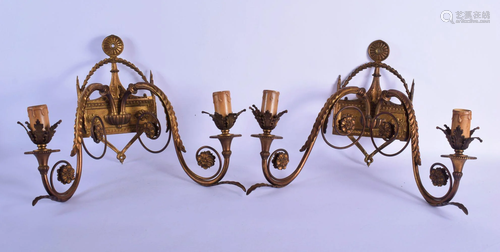 A PAIR OF EARLY 20TH CENTURY BRASS TWIN WALL SCON…