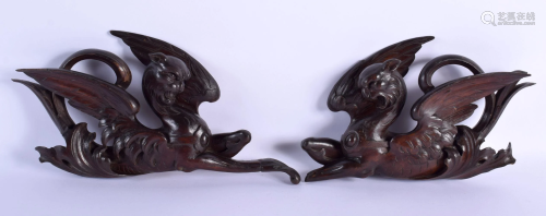 A PAIR OF 18TH/19TH CENTURY ITALIAN CARVED WOOD