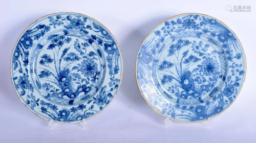 A PAIR OF 18TH CENTURY ENGLISH DELFT BLUE AND WHITE