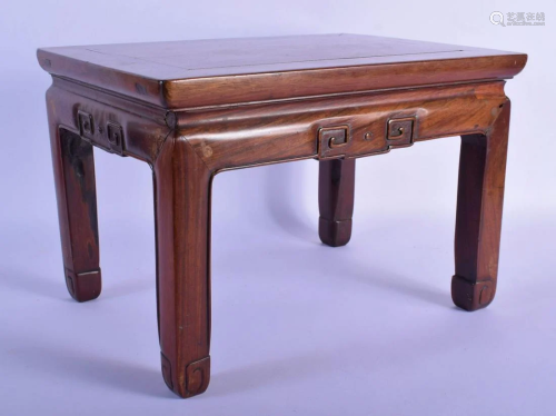 A SMALL 19TH CENTURY CHINESE CARVED HARDWOOD