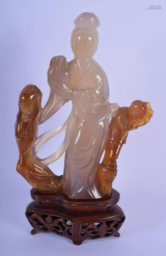 A LOVELY 19TH CENTURY CHINESE CARVED AGATE FIGURE OF A