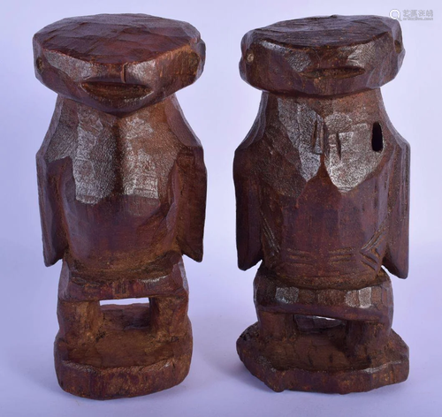 AN UNUSUAL PAIR OF AFRICAN TRIBAL FIGURES. 21 cm hi…