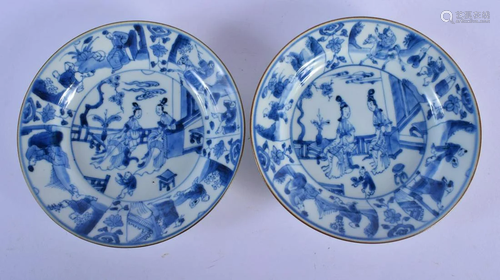 A PAIR OF 17TH/18TH CENTURY CHINESE BLUE AND WHITE