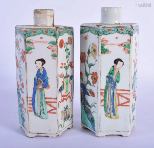 A PAIR OF 17TH CENTURY CHINESE FAMILLE VERTE PORCELAIN