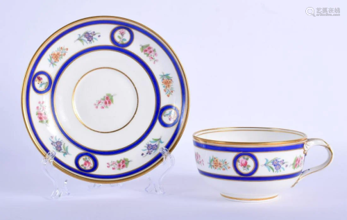 AN EARLY 19TH CENTURY BRITISH PORCELAIN BREAKFAST CUP