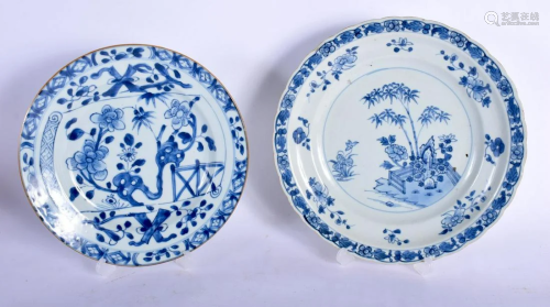 TWO EARLY 18TH CENTURY CHINESE BLUE AND WHITE PORCEL…