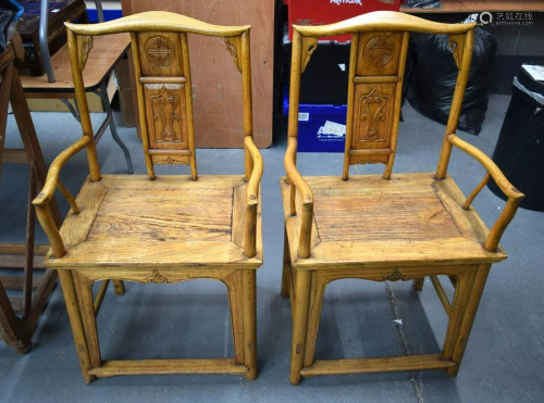 A PAIR OF EARLY 20TH CENTURY CHINESE SOFTWOOD AR…