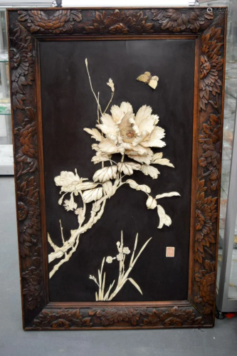 A 19TH CENTURY JAPANESE MEIJI PERIOD RELIEF DECORATED