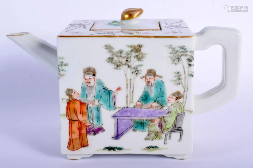 A 19TH CENTURY CHINESE FAMILLE ROSE PORCELAIN TEAPOT