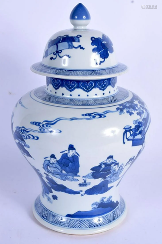 A LARGE CHINESE BLUE AND WHITE PORCELAIN VASE AND COVER