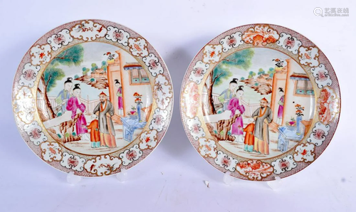 A PAIR OF CHINESE FAMILLE ROSE PORCELAIN PLATES 20th