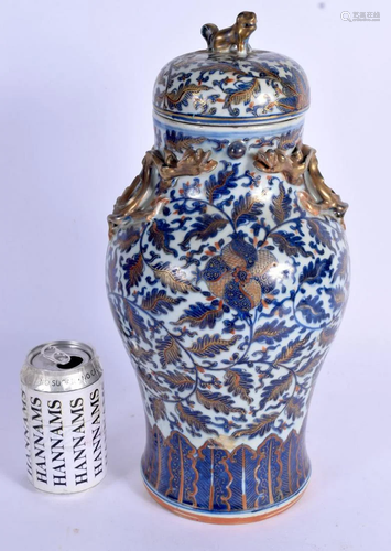 A LARGE 19TH CENTURY CHINESE BLUE AND WHITE PORCEL…