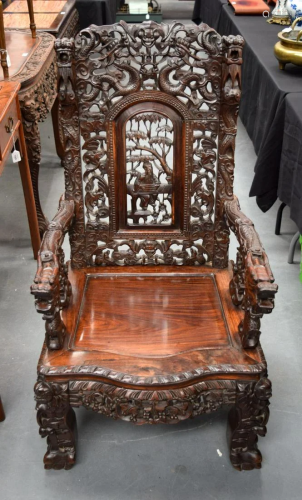 A 19TH CENTURY CHINESE CARVED HONGMU HARDWOOD DR…