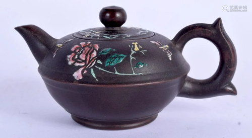 AN EARLY 20TH CENTURY CHINESE ENAMELLED YIXING POTTERY