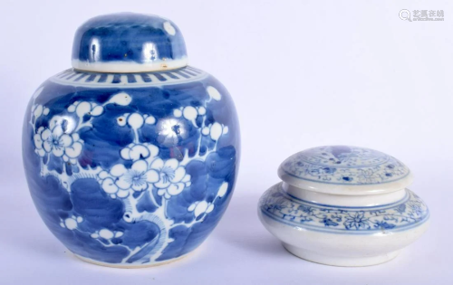 A 19TH CENTURY CHINESE BLUE AND WHITE PORCELAIN GINGER