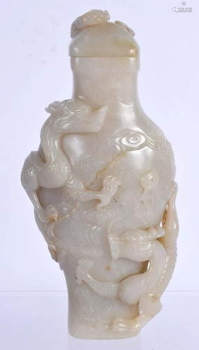 AN 18TH/19TH CENTURY CHINESE CARVED JADE VASE AND C…