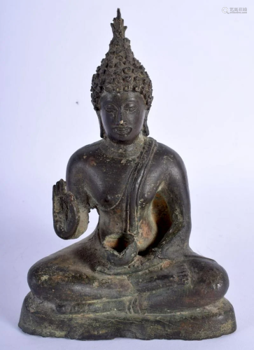 A 17TH/18TH CENTURY THAI BRONZE FIGURE OF A SEATED