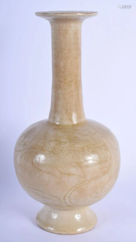 A CHINESE MING DYNASTY MALLET STYLE POTTERY VASE