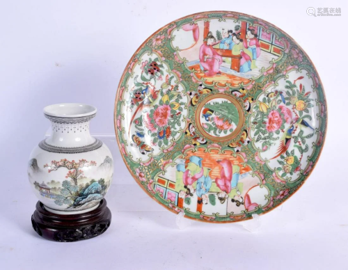A CHINESE REPUBLICAN PERIOD FAMILLE ROSE VASE together