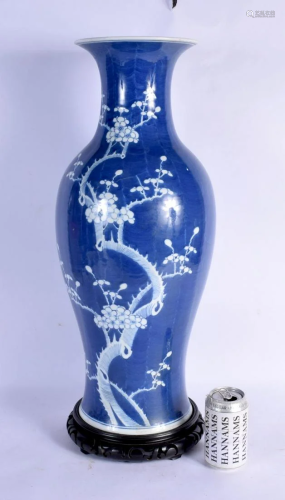 A LARGE LATE 19TH CENTURY CHINESE BLUE AND WHITE