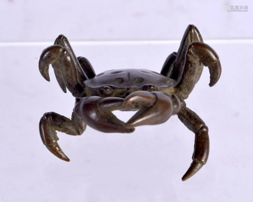 A JAPANESE BRONZE CRAB OKIMONO. 6 cm x 6 cm.